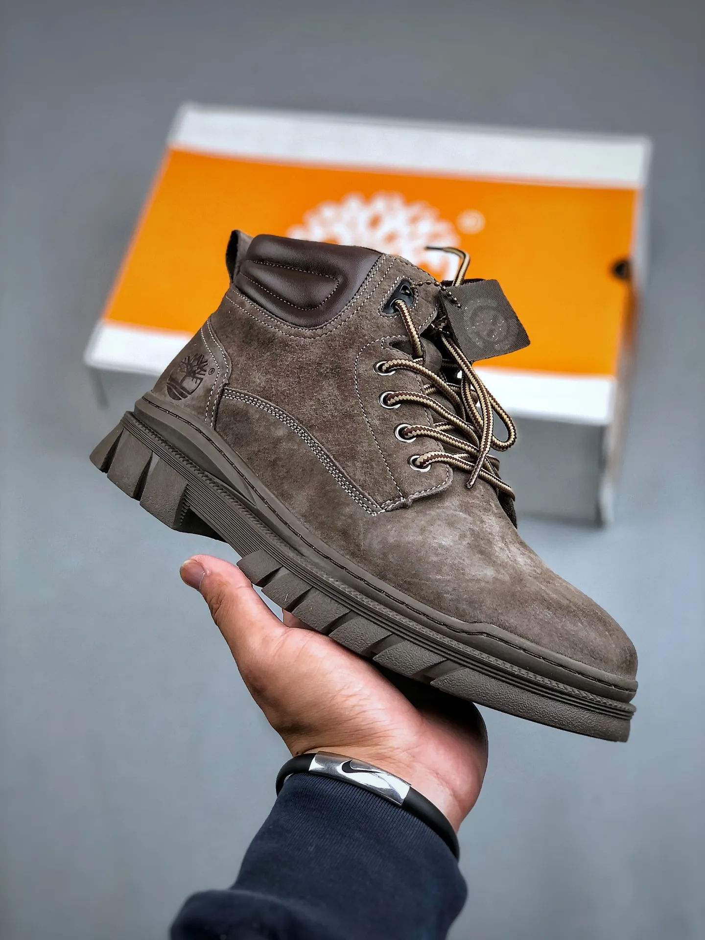 Pick up locally 💰560 Support store Timberland outdoor mid-cut casual rhubarb boots Guangdong factory quality Original box original packaging The fabric is made of Italian 🇮🇹 top-grade frosted fine-grained cowhide. It is paired with anti-odor and anti-corrosion genuine leather latex insoles to give you a perfect wearing experience. High-quality and durable, a must-have for sportsmen. Specially designed to treat handsome men. High-quality and first-class foot feel. Size: 39 40 41 42 43 44 (leather shoe size)